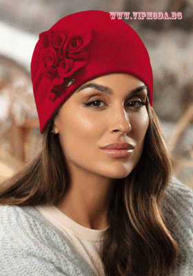 Червена шапка с великолепна декорация от розови цветчета - модел Akina