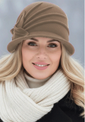 Шапка с периферия цвят капучино - модел Zofia